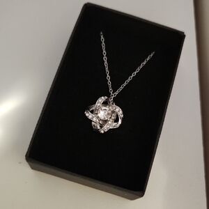 $3/Bundled- Necklace 😻